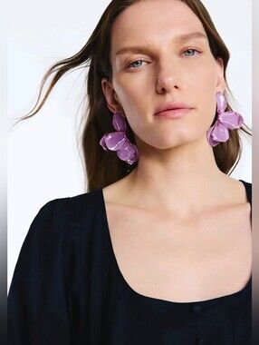 Scoop Women's Gold Tone Maude Petal Earrings